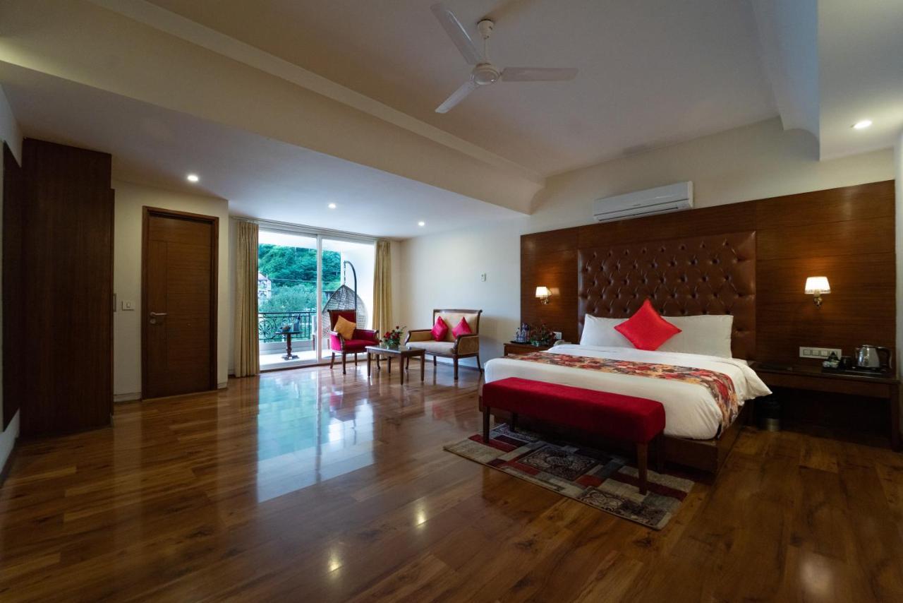 The Allure Grand - A Riverside And सहारा