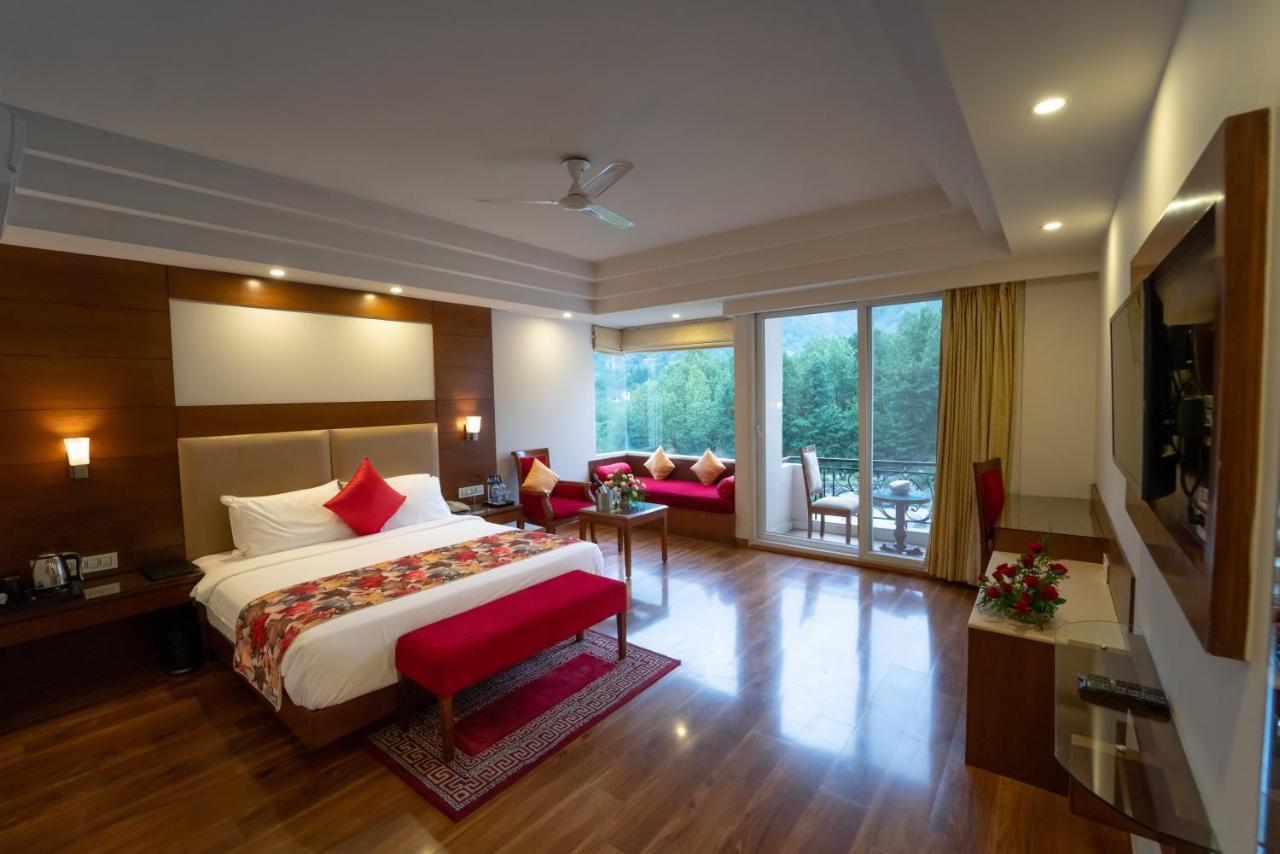 The Allure Grand - A Riverside And सहारा 4*