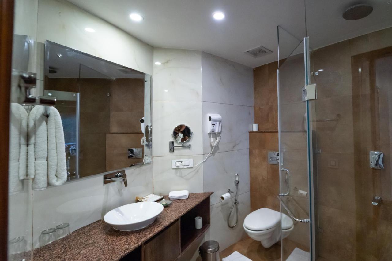 The Allure Grand - A Riverside And सहारा